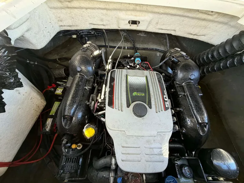 Slide: The Image of Larson LX 225S IO 2015 - 24