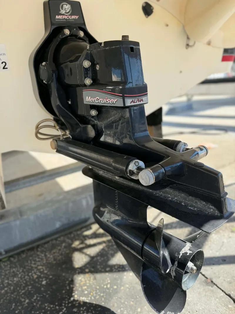 Slide: The Image of Larson LX 225S IO 2015 - 26