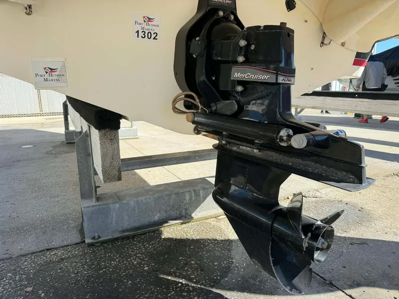 Slide: The Image of Larson LX 225S IO 2015 - 27