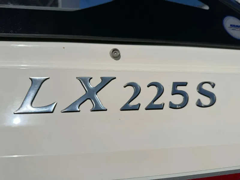 Slide: The Image of Larson LX 225S IO 2015 - 29
