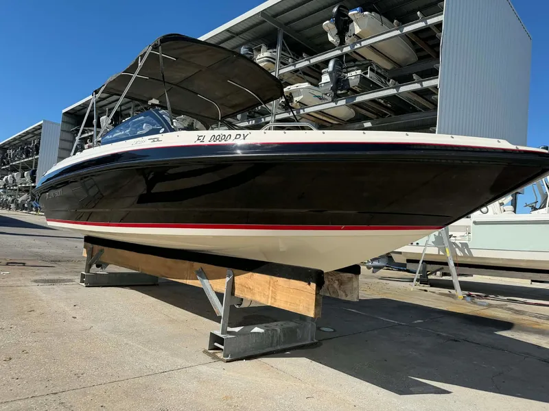 Slide: The Image of Larson LX 225S IO 2015 - 6