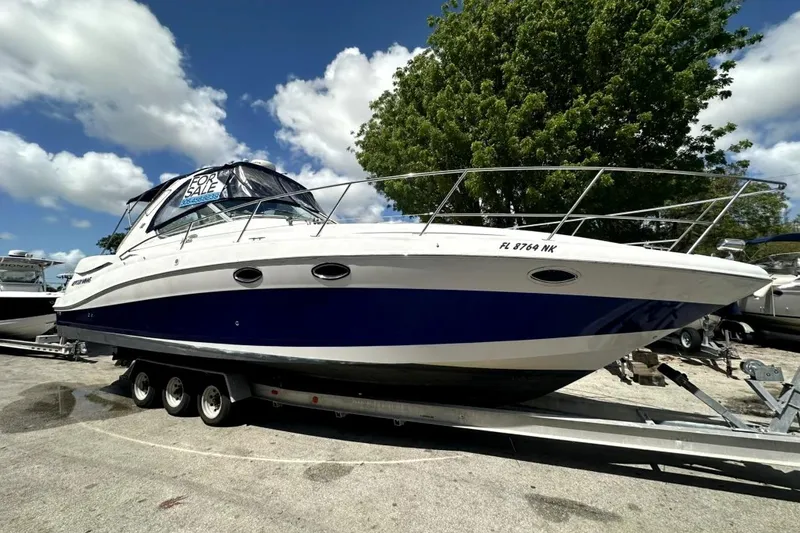 The Image of 2006 Four Winns 348 Vista yacht on calm water. - 0
