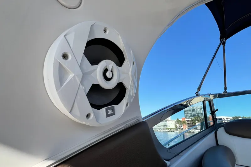Slide: The Image of JBL speaker on 2006 Four Winns 348 Vista boat, with clear blue sky background. - 80