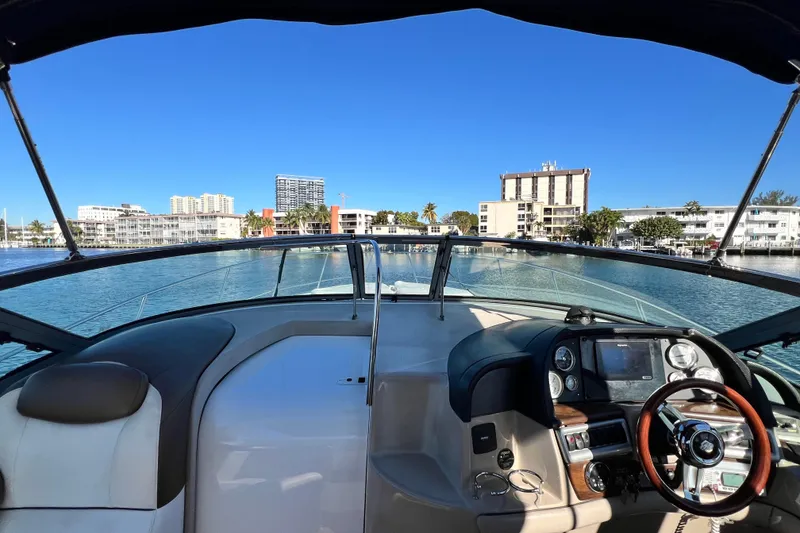 Slide: The Image of 2006 Four Winns 348 Vista boat cockpit with cityscape and clear blue sky. - 85