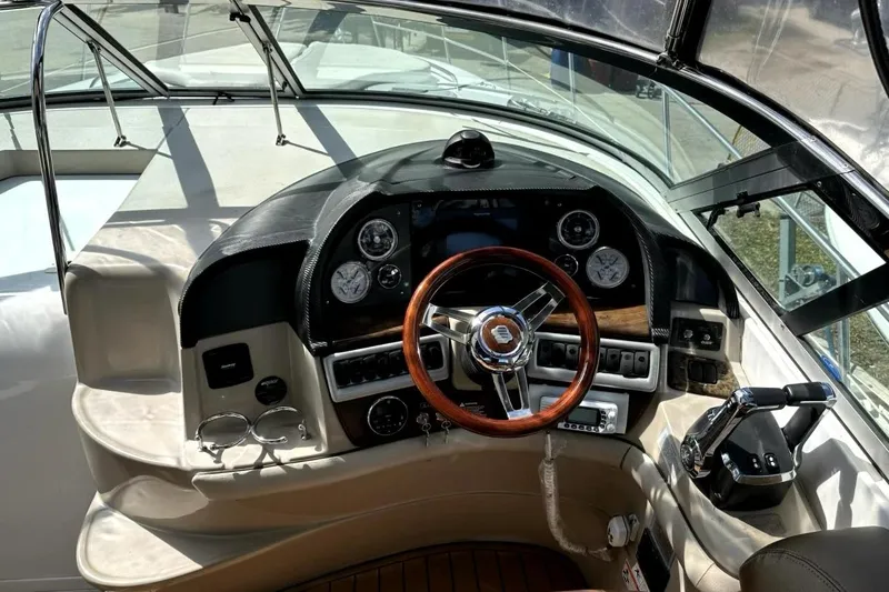 Slide: The Image of 2006 Four Winns 348 Vista boat docked, named "New Life". - 9