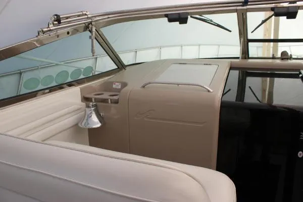 Slide: The Image of Sea Ray 400 Express Cruiser 1998 - 10