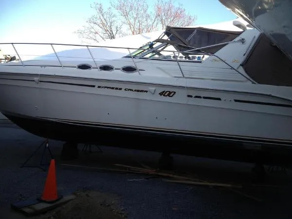 Slide: The Image of Sea Ray 400 Express Cruiser 1998 - 2