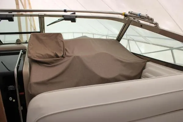 Slide: The Image of Sea Ray 400 Express Cruiser 1998 - 7
