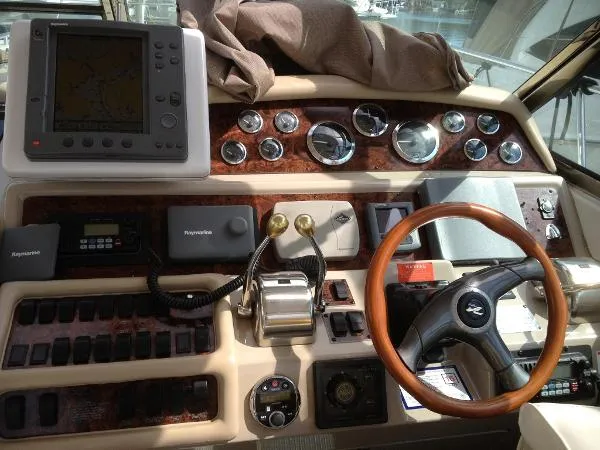 Slide: The Image of Sea Ray 400 Express Cruiser 1998 - 8