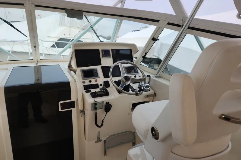 Slide: The Image of Helm of 2008 Henriques 30 Express boat with steering wheel and navigation controls. - 35