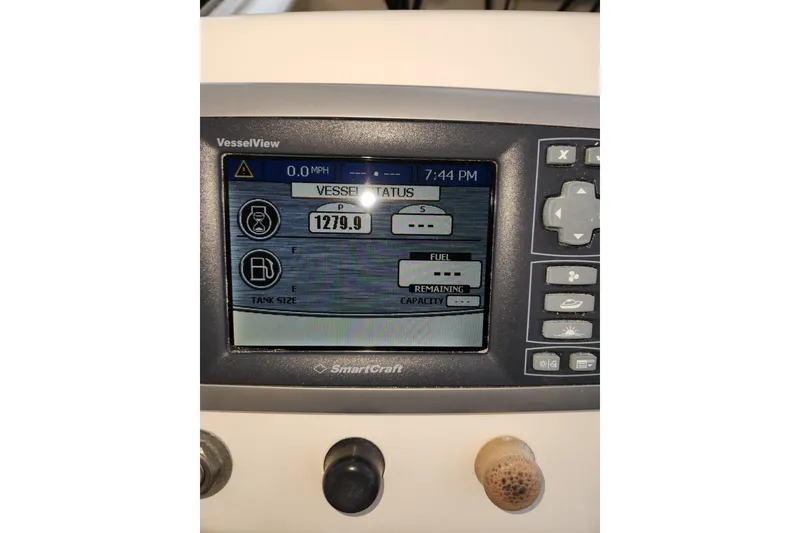 Slide: The Image of 2008 Henriques 30 Express VesselView display showing vessel status and fuel information. - 37