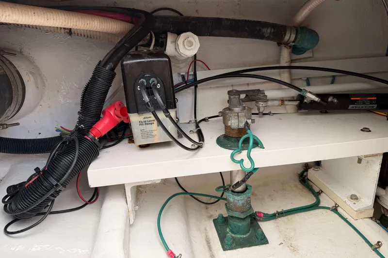 Slide: The Image of 2008 Henriques 30 Express engine compartment with wiring and fluid level system. - 7