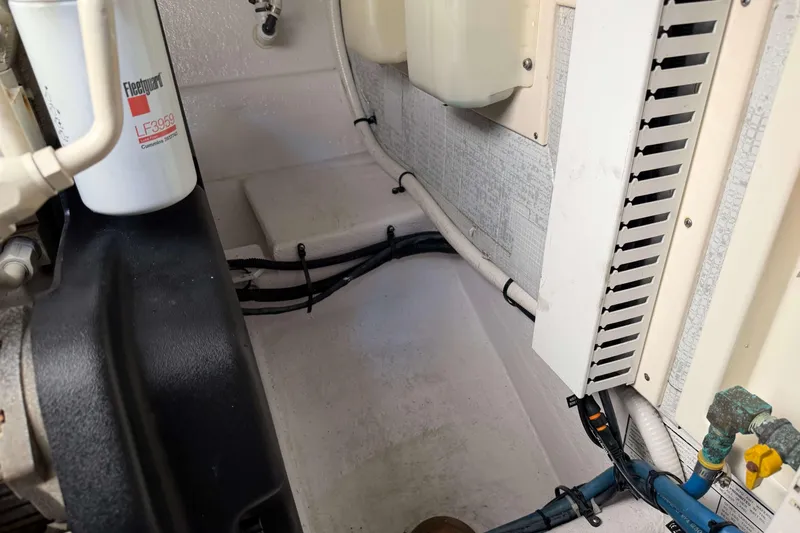 Slide: The Image of Engine compartment of a 2008 Henriques 30 Express boat, featuring a Fleetguard filter. - 86