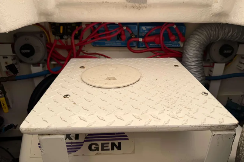 Slide: The Image of 2008 Henriques 30 Express engine compartment with wiring and generator. - 93