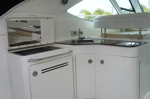Slide: The Image of Sea Ray 470 Sundancer 2012 - 11