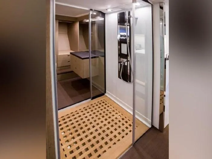 Slide: The Image of Interior of 2016 Prestige 560 yacht with modern design. - 28