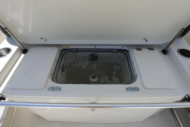 Slide: The Image of 2005 Hydra-Sports Vector 3300 CC livewell with open lid and storage compartments. - 25