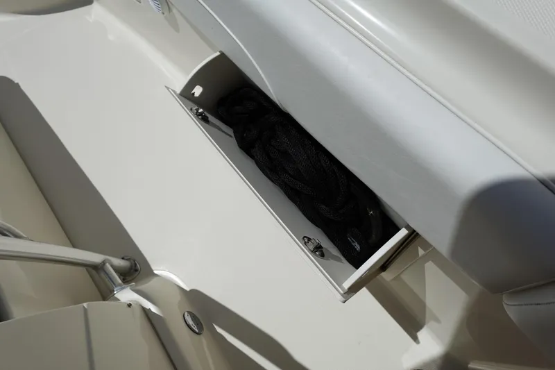 Slide: The Image of Storage compartment on 2005 Hydra-Sports Vector 3300 CC boat with black rope inside. - 40