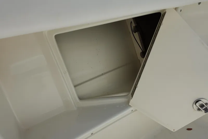 Slide: The Image of Hydra-Sports Vector 3300 CC 2005 - 56