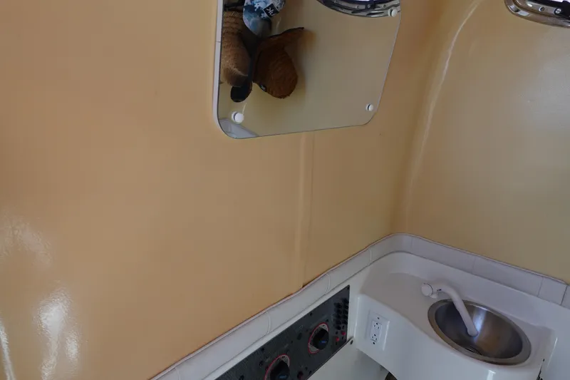 Slide: The Image of Hydra-Sports Vector 3300 CC 2005 - 62