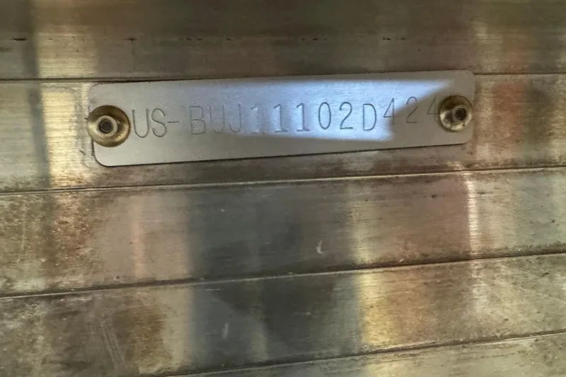 Slide: The Image of 2024 Sun Tracker Fishin' Barge 20 DLX hull identification number plate. - 4