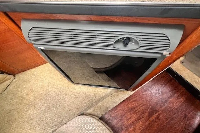 Slide: The Image of 2006 Sea Ray Sundancer 260 interior with built-in appliance and wood accents. - 23