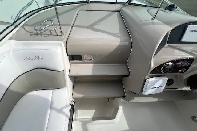 Slide: The Image of 2006 Sea Ray Sundancer 260 cockpit with seating and control panel. - 27