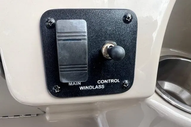 Slide: The Image of Control panel for windlass on 2006 Sea Ray Sundancer 260 boat. - 9