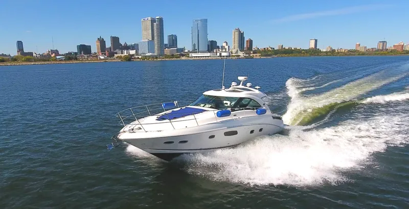 Slide: The Image of Sea Ray 470 Sundancer 2011 cruising on water with city skyline in background. - 14
