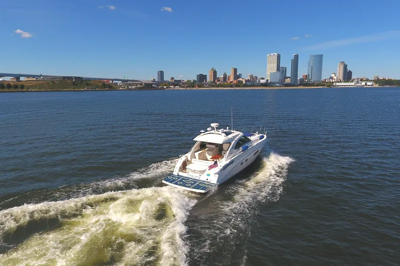 Slide: The Image of Sea Ray 470 Sundancer 2011 cruising on a sunny day with city skyline backdrop. - 37
