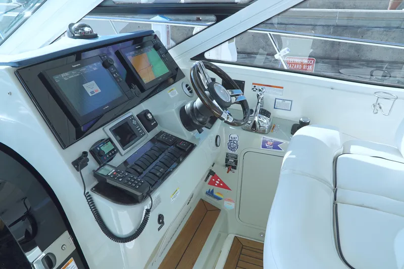 Slide: The Image of Sea Ray 470 Sundancer 2011 - 58