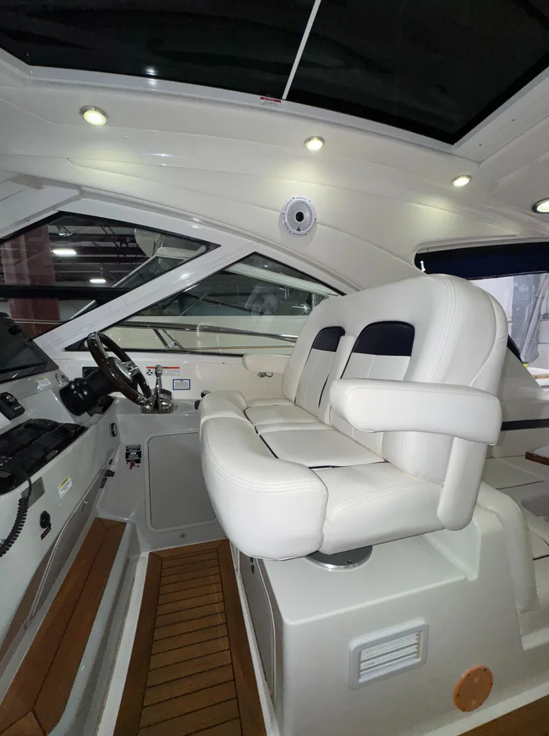 Slide: The Image of Sea Ray 470 Sundancer 2011 - 62