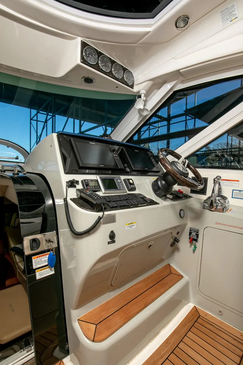 Slide: The Image of Sea Ray 470 Sundancer 2011 - 63