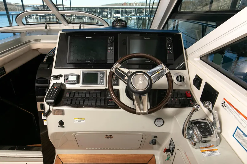 Slide: The Image of Sea Ray 470 Sundancer 2011 - 64