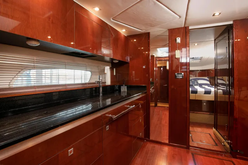 Slide: The Image of Sea Ray 470 Sundancer 2011 - 73