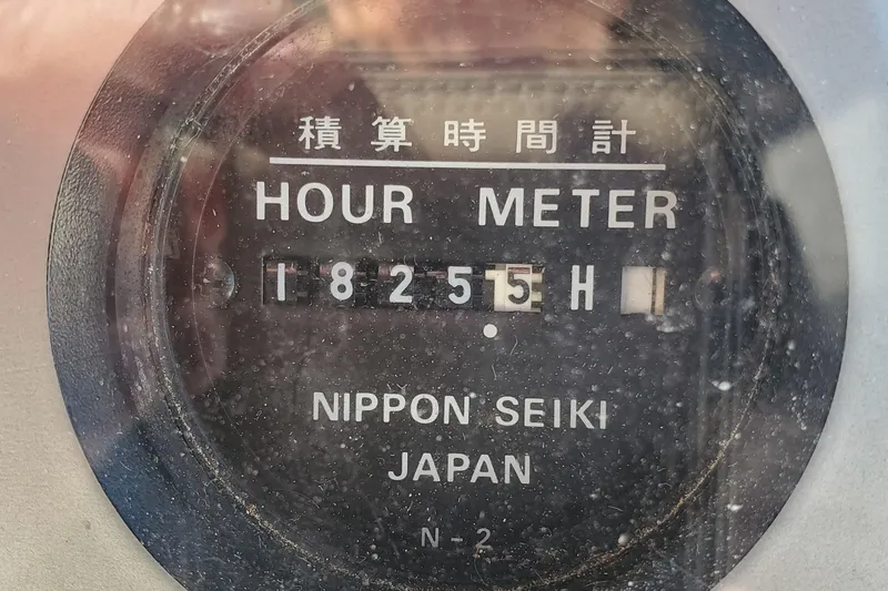 Slide: The Image of Hour meter reading 1825.5 hours on a 2003 Hunter 426 Deck Salon. - 88