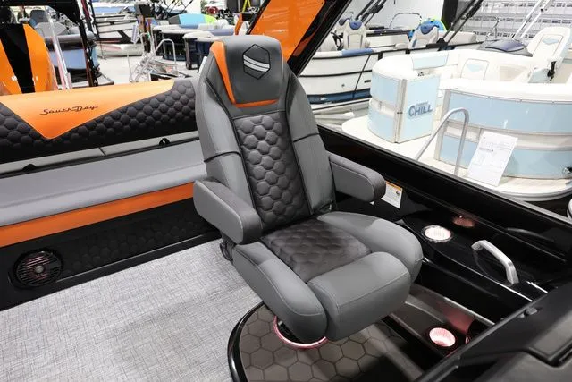 Slide: The Image of South Bay 525 DUAL CONSOLE SWINGBACK UL 400R MOTOR 2026 - 14
