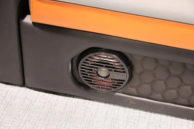 Slide: The Image of South Bay 525 DUAL CONSOLE SWINGBACK UL 400R MOTOR 2026 - 15