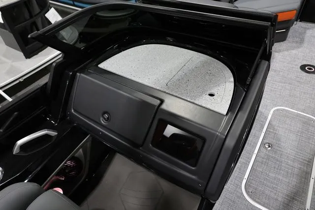 Slide: The Image of South Bay 525 DUAL CONSOLE SWINGBACK UL 400R MOTOR 2026 - 18