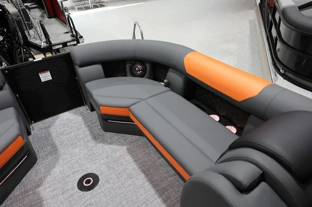 Slide: The Image of South Bay 525 DUAL CONSOLE SWINGBACK UL 400R MOTOR 2026 - 23