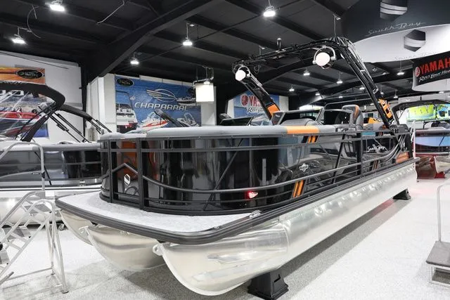 Slide: The Image of South Bay 525 DUAL CONSOLE SWINGBACK UL 400R MOTOR 2026 - 3