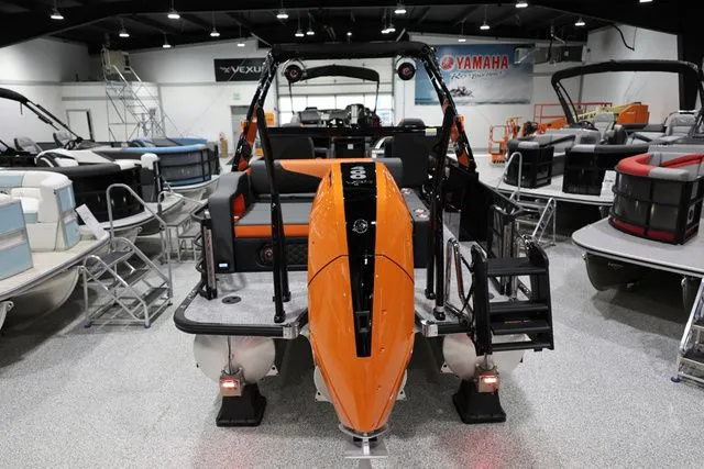 Slide: The Image of South Bay 525 DUAL CONSOLE SWINGBACK UL 400R MOTOR 2026 - 7