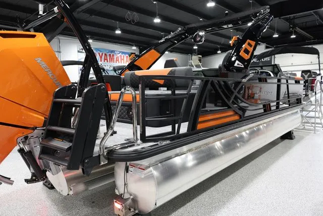 Slide: The Image of South Bay 525 DUAL CONSOLE SWINGBACK UL 400R MOTOR 2026 - 8