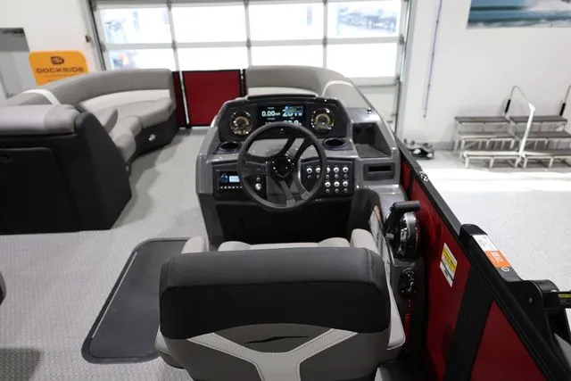 Slide: The Image of Evotti 521 CS Tritoon 2026 - 10