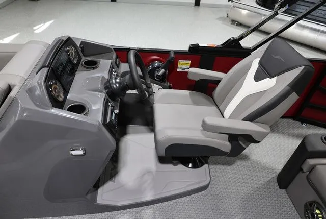 Slide: The Image of Evotti 521 CS Tritoon 2026 - 11