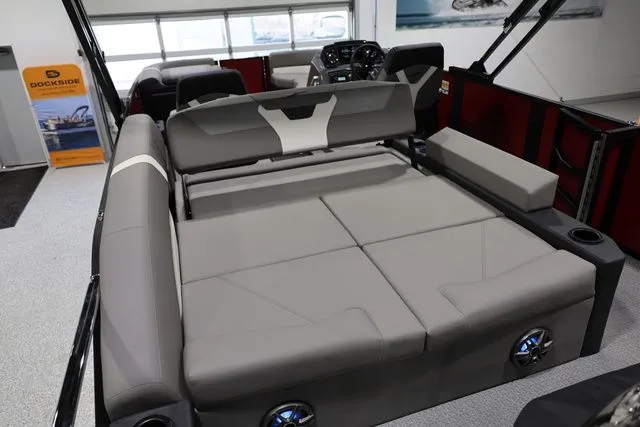 Slide: The Image of Evotti 521 CS Tritoon 2026 - 13