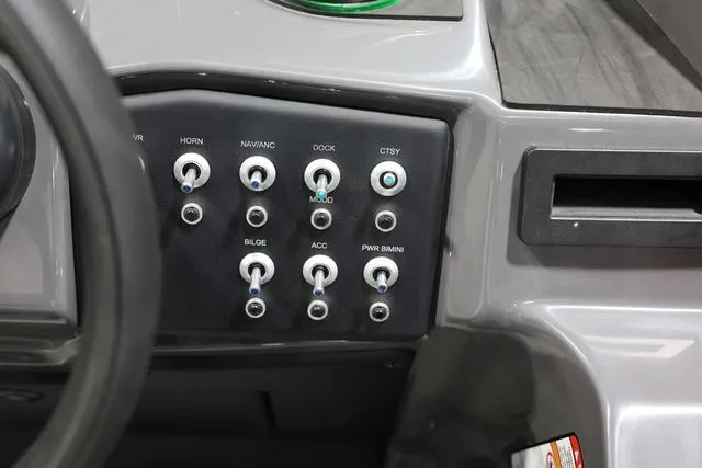 Slide: The Image of Evotti 521 CS Tritoon 2026 - 14