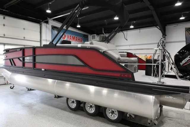 Slide: The Image of Evotti 521 CS Tritoon 2026 - 3