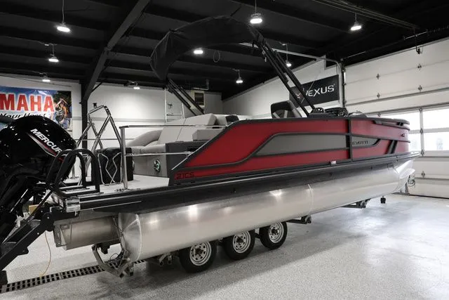 Slide: The Image of Evotti 521 CS Tritoon 2026 - 6