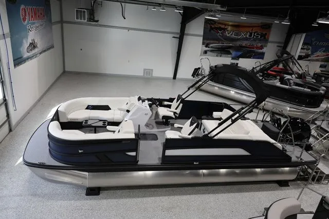 The Image of Evotti 523 CS Tritoon 2026 - 1